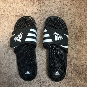EUC Women’s Adidas slides size 10